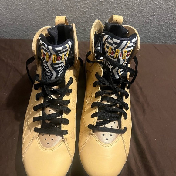 Jordan Tan and Black High-Top Sneakers with Retro Design Retro 7 SE Afrobeats - Picture 7 of 7